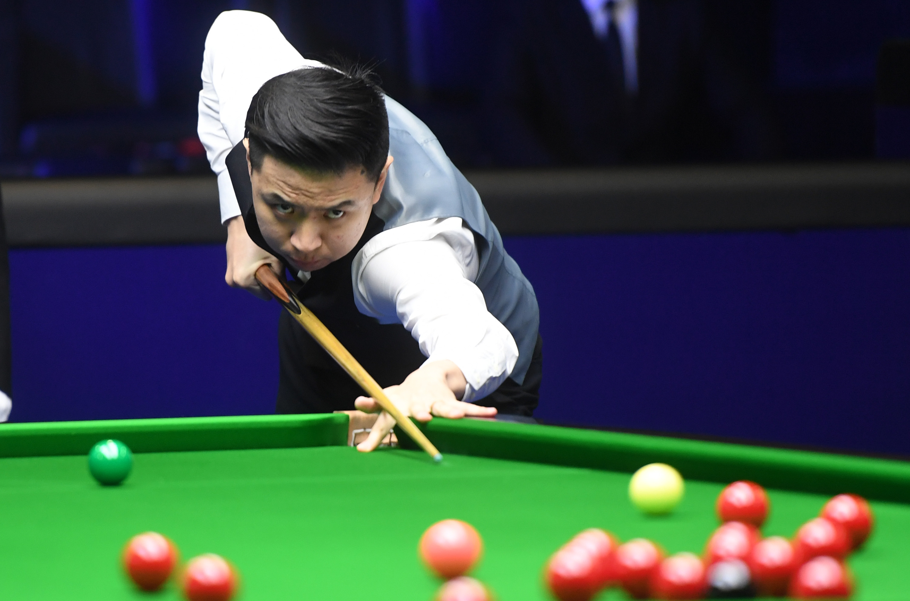 鼻梁和浓眉 鼻梁和浓眉